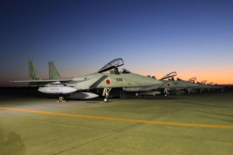 Image for the Tweet beginning: Zum 1. Mal werden Kampfflugzeuge